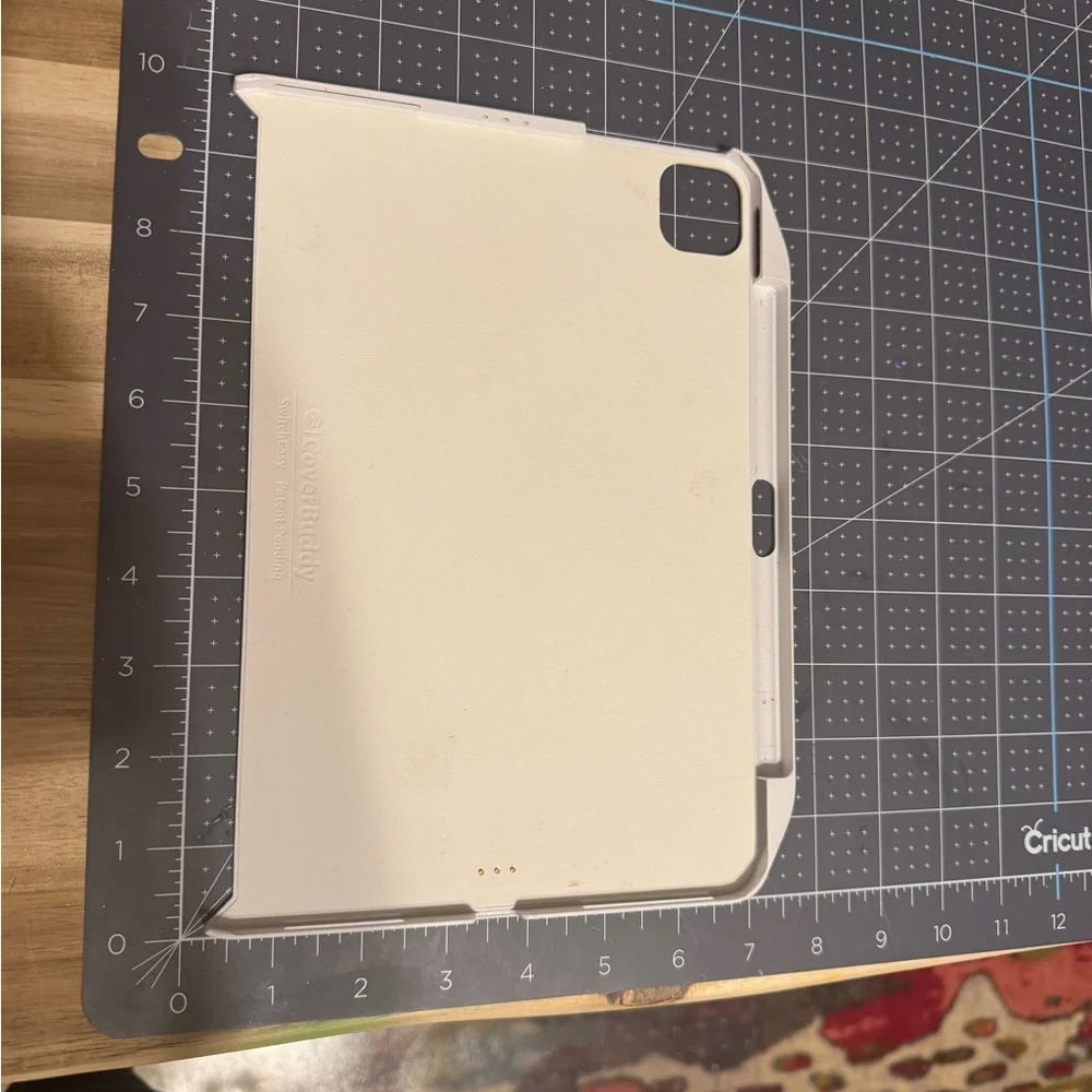 SwitchEasy CoverBuddy iPad Case - White